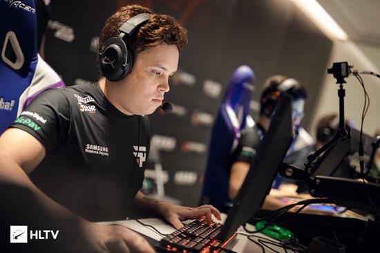 无畏契约赞助CS比赛引发热议